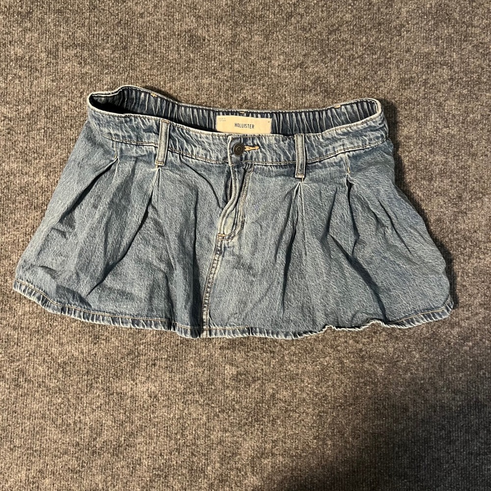 Hollister Medium Wash Pleated Denim Skort Size M Elastic Waist Mini Skirt Shorts